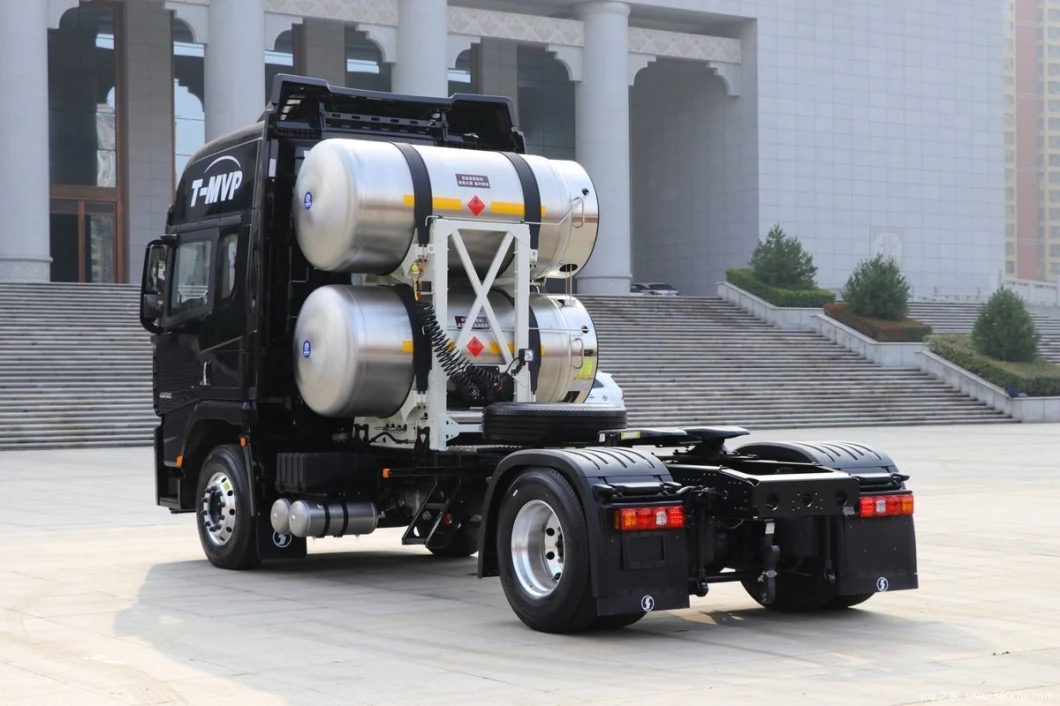 Genlyon Brand Hongyan Sino Truck 6X4 LNG Tractor New/Used Truck Made in China Export to Russia with 1000 Liter Gas Cylinder Low Price Factory Price Stock